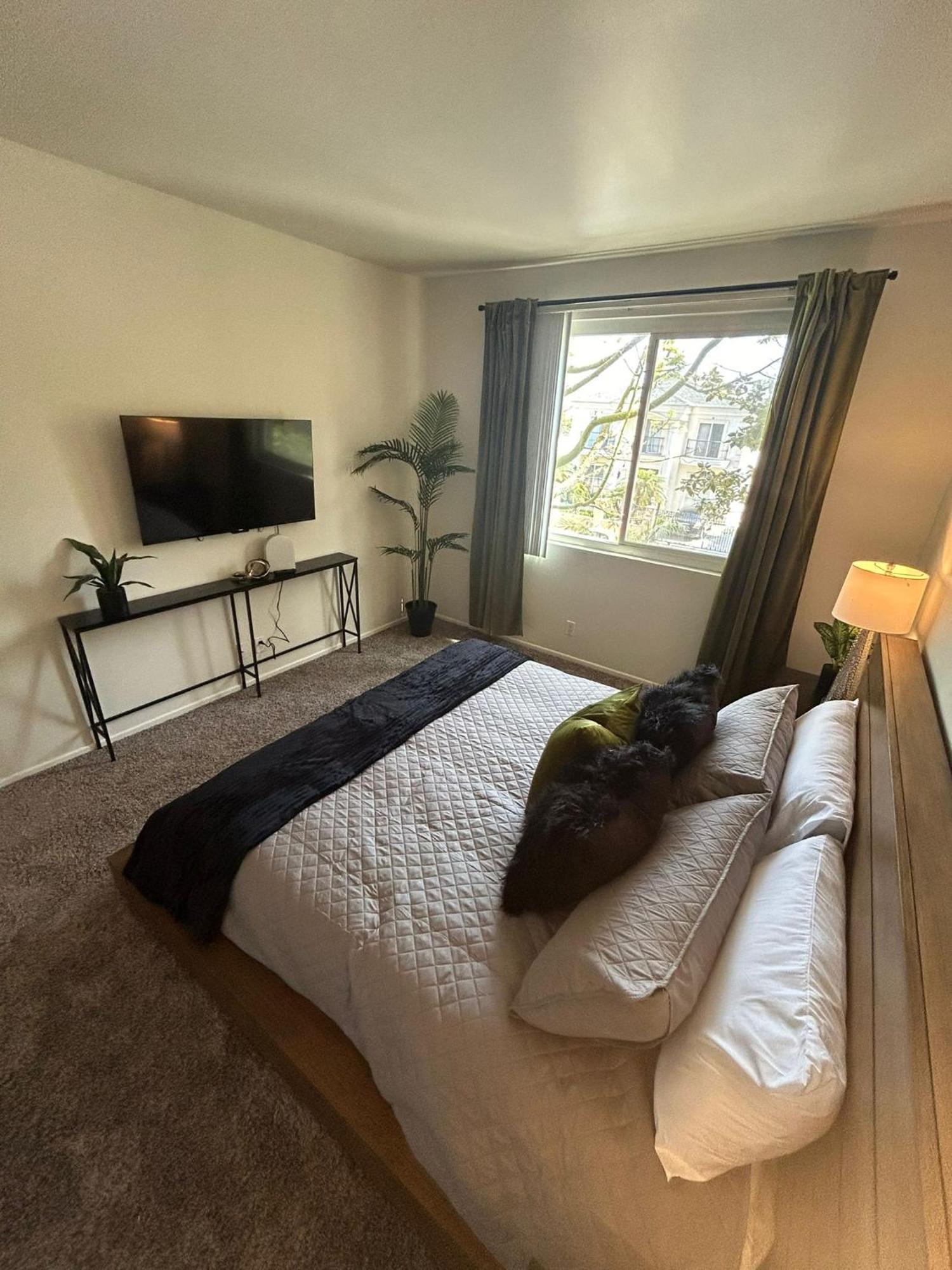 Beverly Hills Midle 1 Bedroom With Parking 202 Apartamento